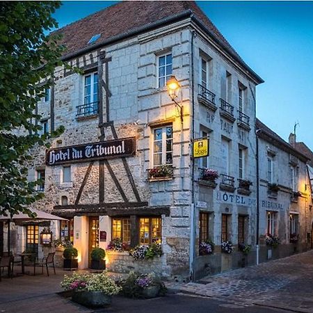 Logis - Hotel & Restaurant Du Tribunal モルターニュ・オー・ペルシュ エクステリア 写真
