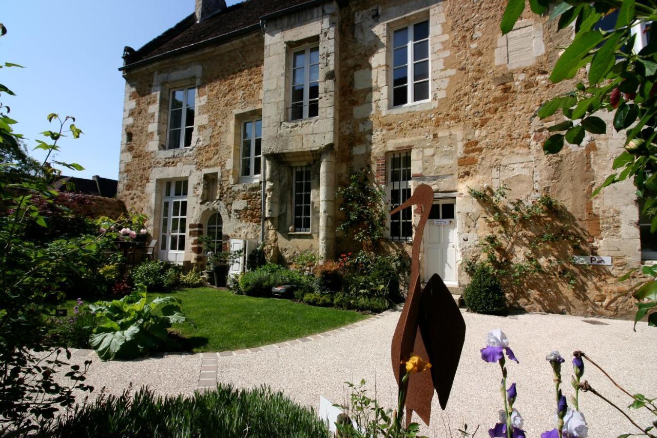 Logis - Hotel & Restaurant Du Tribunal モルターニュ・オー・ペルシュ エクステリア 写真