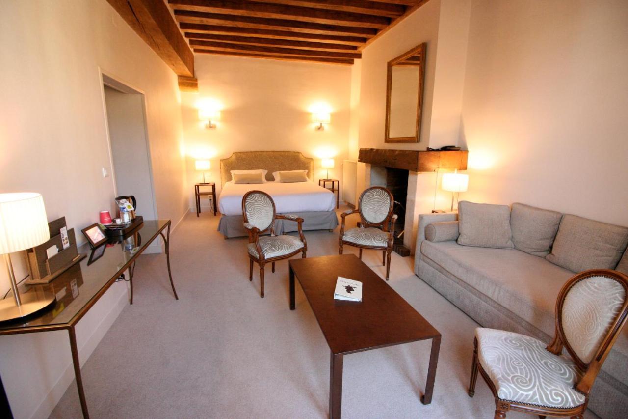 Logis - Hotel & Restaurant Du Tribunal モルターニュ・オー・ペルシュ エクステリア 写真
