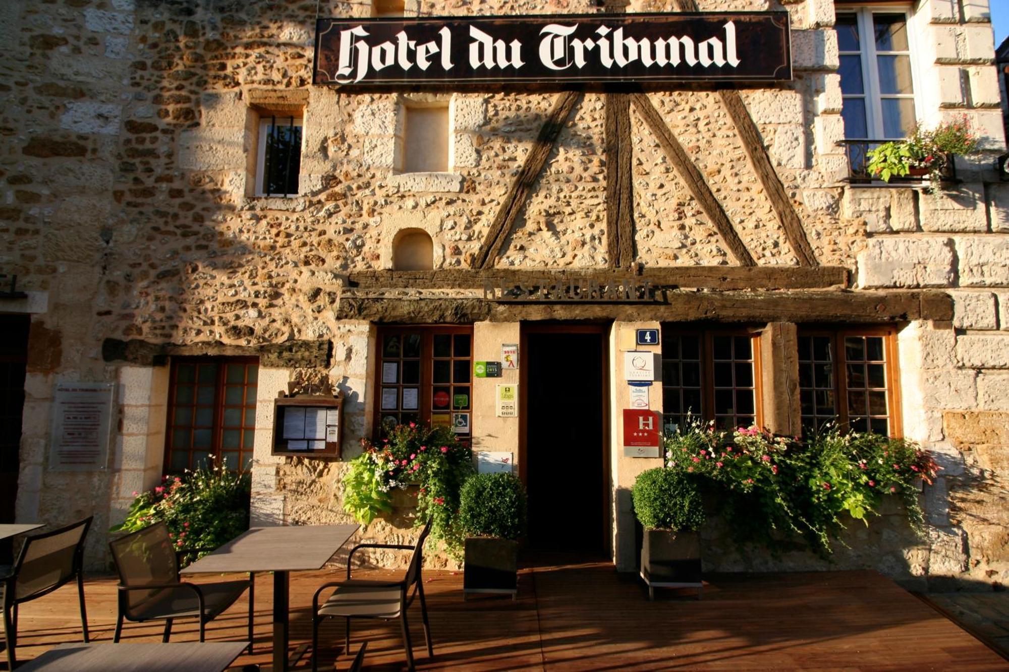 Logis - Hotel & Restaurant Du Tribunal モルターニュ・オー・ペルシュ エクステリア 写真