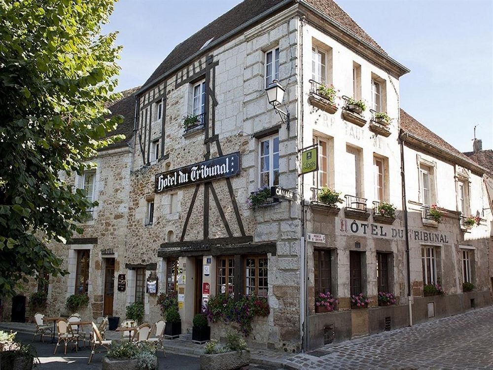 Logis - Hotel & Restaurant Du Tribunal モルターニュ・オー・ペルシュ エクステリア 写真