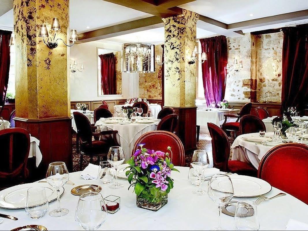 Logis - Hotel & Restaurant Du Tribunal モルターニュ・オー・ペルシュ エクステリア 写真