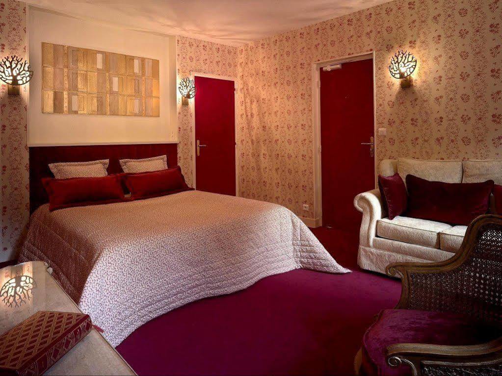 Logis - Hotel & Restaurant Du Tribunal モルターニュ・オー・ペルシュ エクステリア 写真